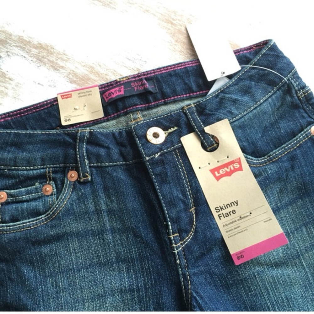 NWT Levi’s Skinny Flare Jeans - Picture 2 of 4
